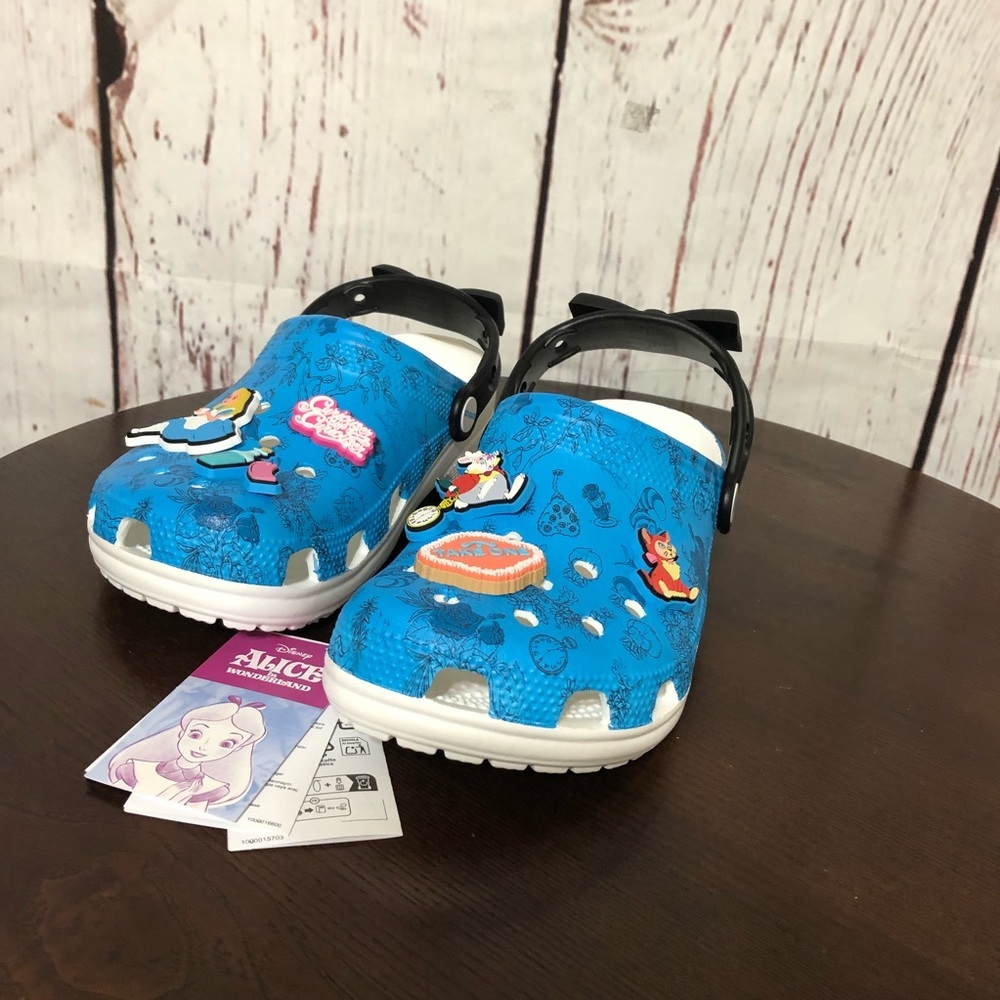 CROCS x Disney Alice in Wonderland limited edition classic Clog in size 7 - Picture 5 of 17